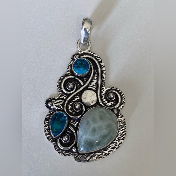 Elegant Larimar and Topaz 925 Sterling Silver Necklace Pendant - Picture 3 of 4